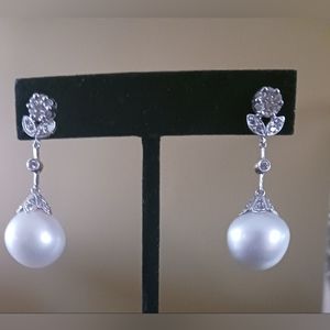 18k white gold, 14- 15mm southeast pearl earrings